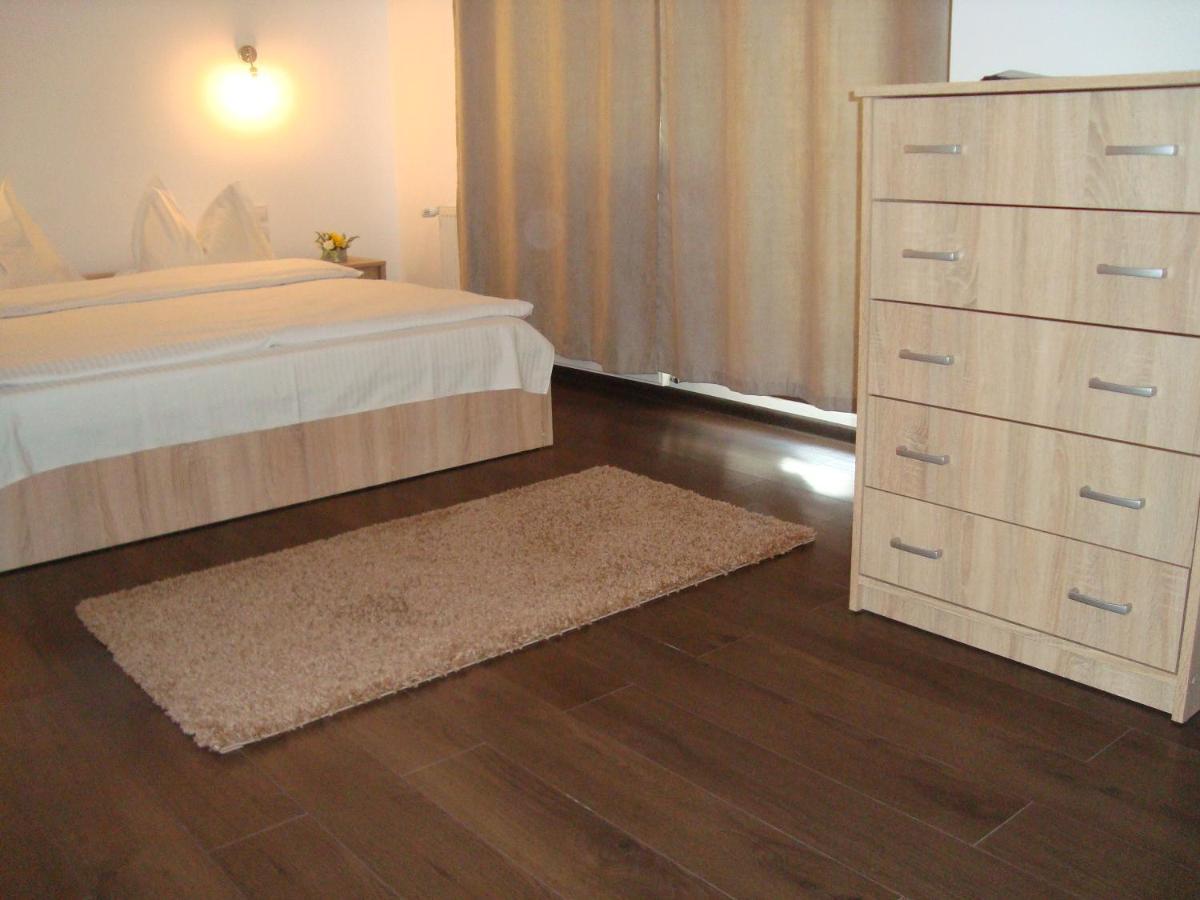 Casa Cu Flori